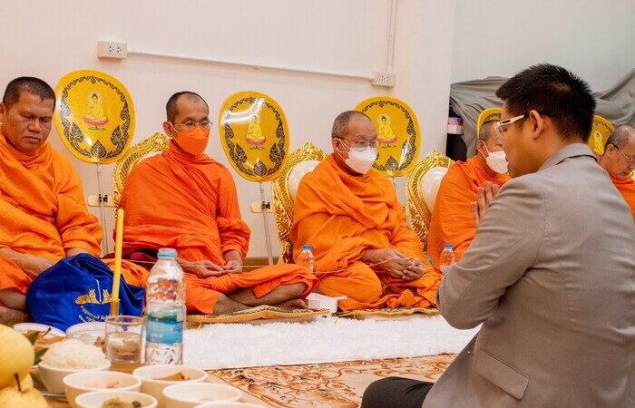 เลี้ยงพระเก้ารูป